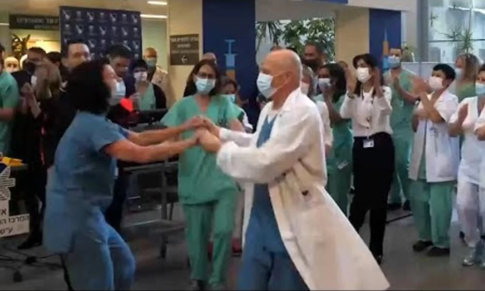 Ισραήλ: Xoροί και πανηγύρια συνταξιούχων μετά τη δεύτερη δόση του εμβολίου